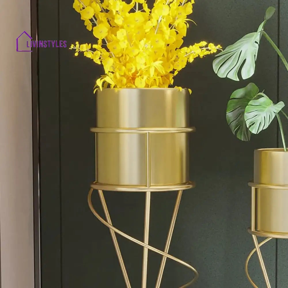 Baltimore Round Metal Plant Stand In Gold Color Stands