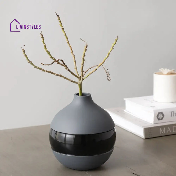 Klova Graphite Vase With Black Enamel Pot