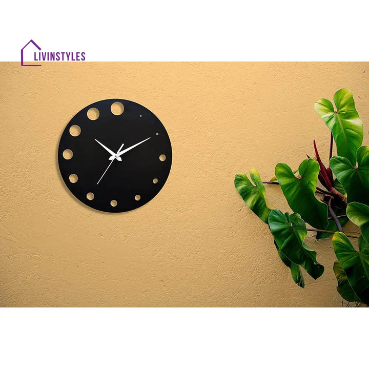 Metal round wall clock