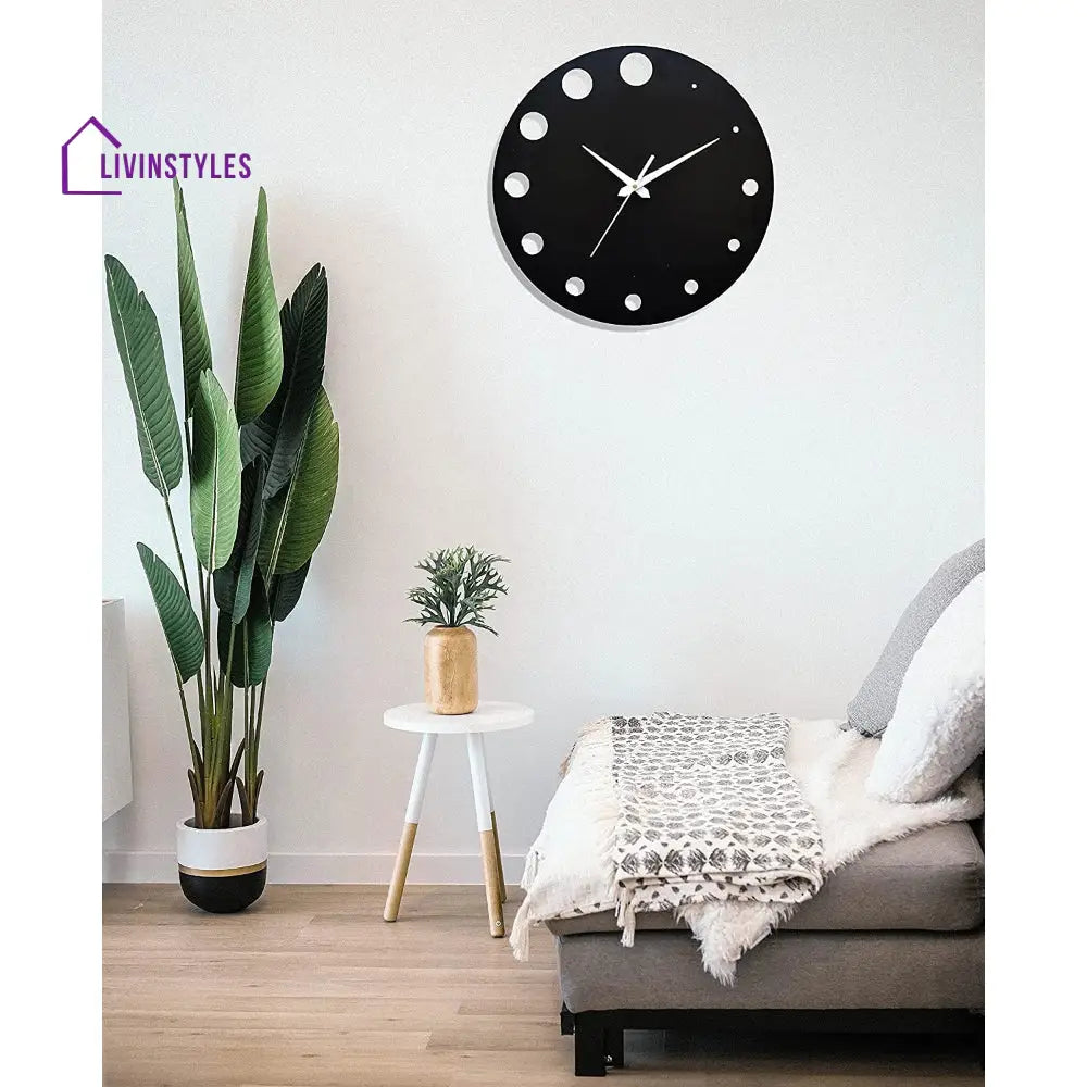 Metal round wall clock