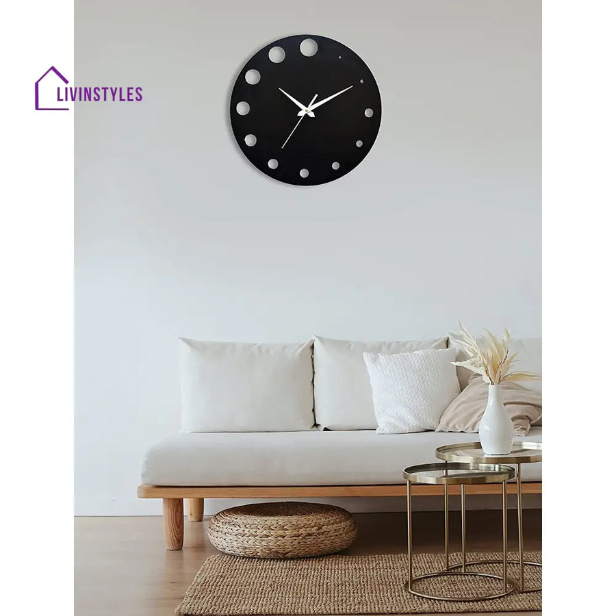 Metal round wall clock