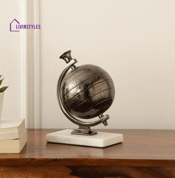 Miniature Metal Earth Black With White Marble Base