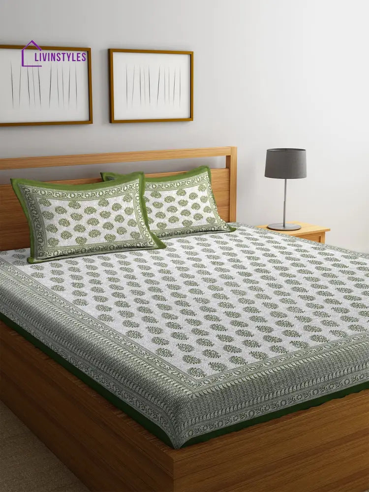 Screen Block Paisley White And Green Double Bedsheet With 2 Pillow Covers