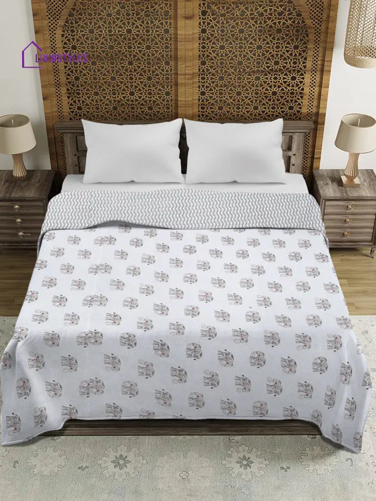 White Animal Printed 120 Gsm Revesible Cotton Double Bed Ac Dohar